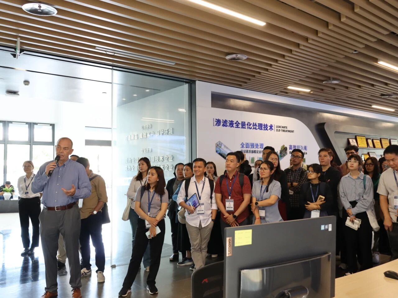 参观乐竞体育展厅